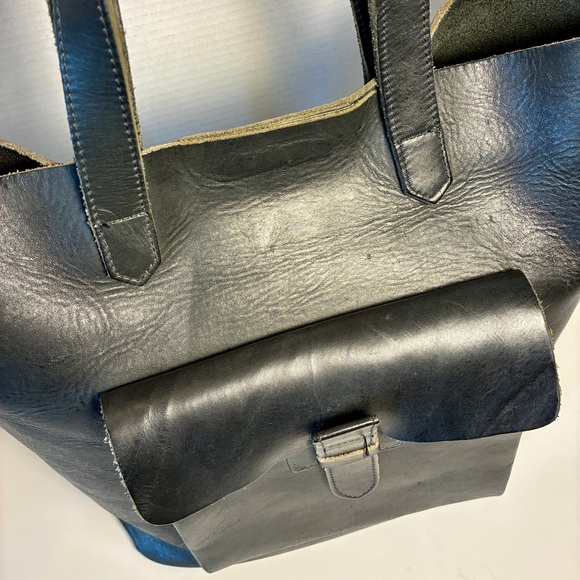 Thick leather American Apparel handbag in black with magnetic top closure - Picture 7 of 14